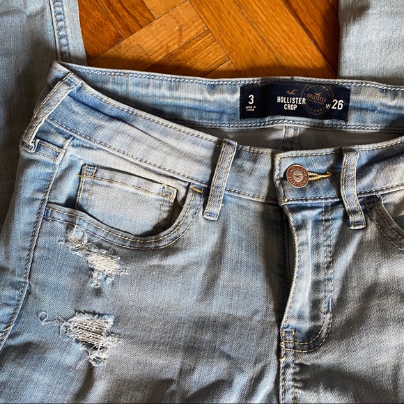 Hollister Light Wash Cropped Jeans - Picture 3 of 5